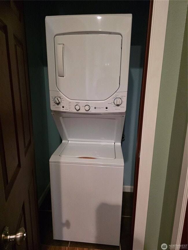 Building Photo - 3 Bed 2 Bath one story home