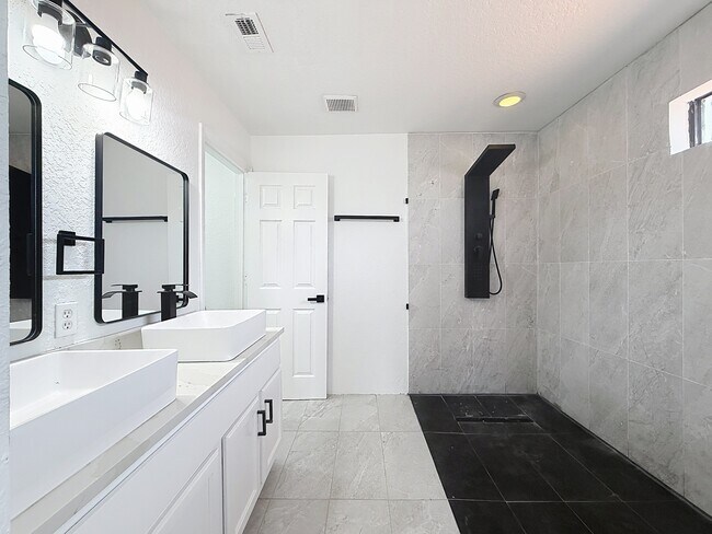 Building Photo - 16710 Caribbean Breeze Way