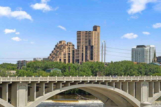 Building Photo - 20 NE 2nd St