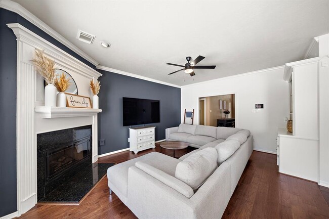 Building Photo - 13002 Golden Rainbow Dr