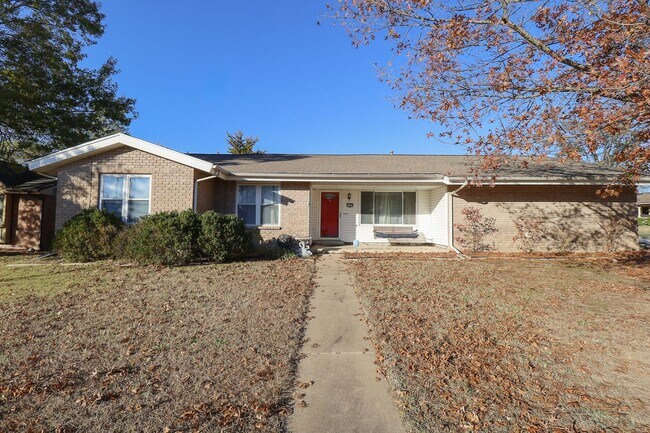 Building Photo - 3 Bed | 2 Bath | Tulsa