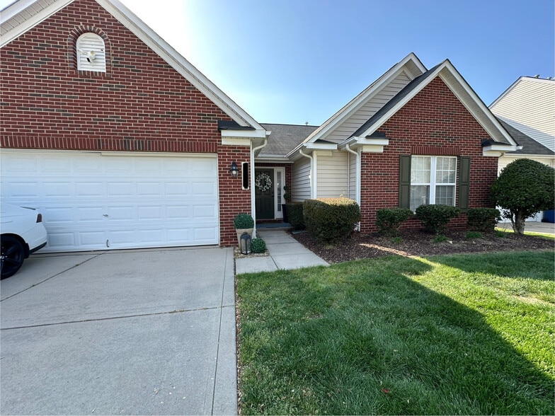 Building Photo - Room in House on Sunburst Ln