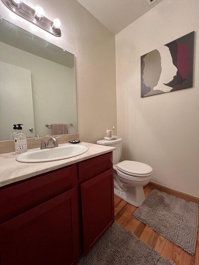 Building Photo - Spacious 4 Bed/3.5 Bath in Boulder - Available July 6th!