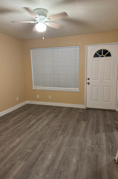 Entrance Family Room - 413 K St