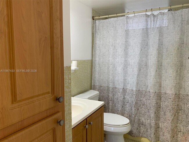 Building Photo - 2859 Leonard Dr