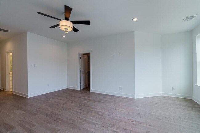 Building Photo - 5210 Schuler St