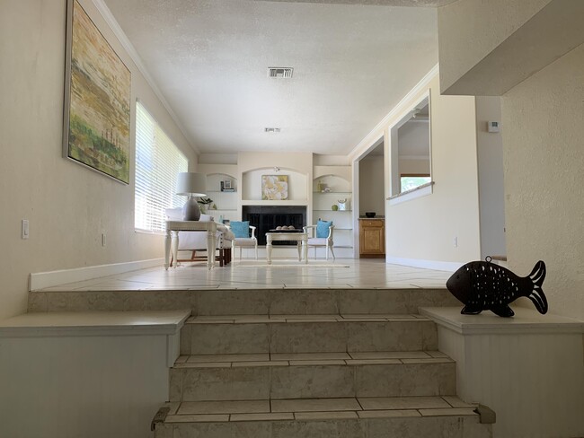 Building Photo - 1401 Magnolia Dr