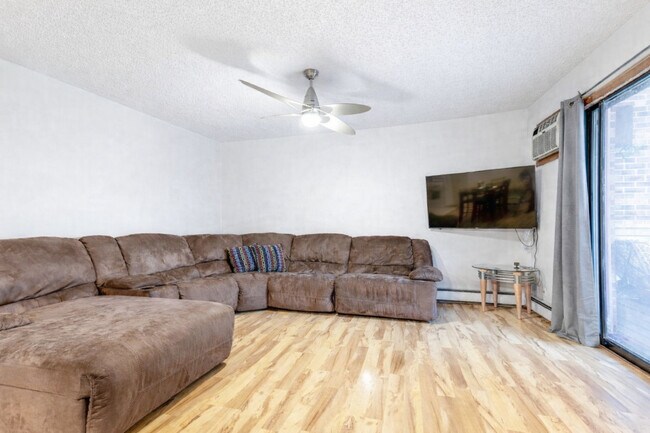 Building Photo - 15 Echo Ct