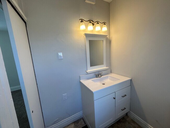 Building Photo - Newly Updated 3 bedroom 1.5 Bath in Cheviot