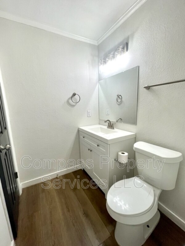 Building Photo - 501 Karnes Dr