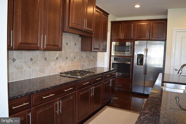 Building Photo - 42159 Tecumseh Hills Dr