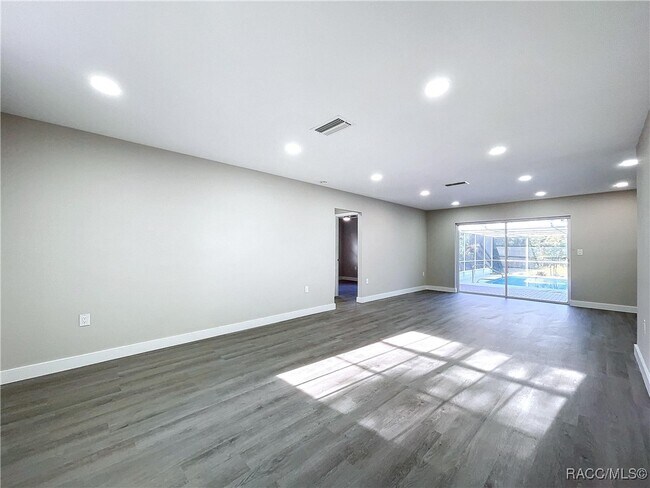 Building Photo - 5040 N Baywood Dr