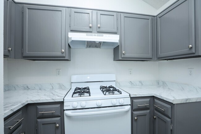 Building Photo - 19938 Laurel Trail Dr