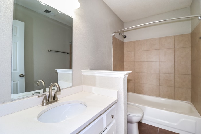 Building Photo - 1858 Carlyn Cove