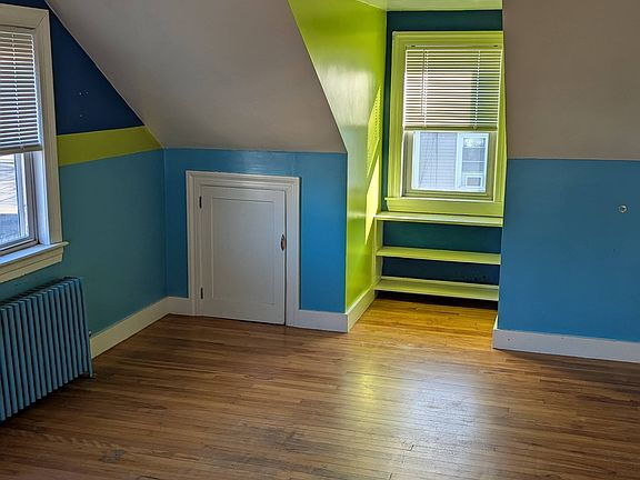 Building Photo - Comfortable home