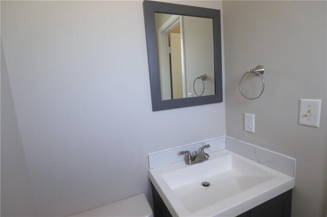 Building Photo - 4732 Valley Dale Dr SW
