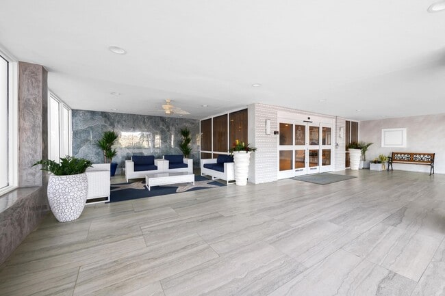 Building Photo - 3850 Galt Ocean Dr