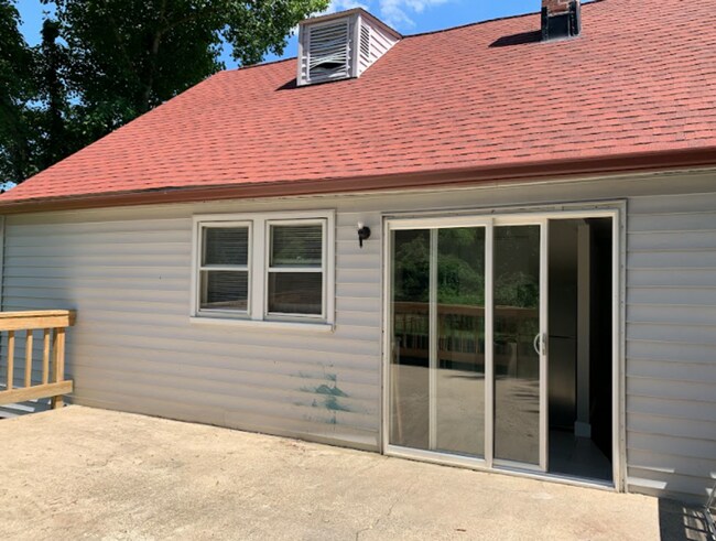 Building Photo - 7085 State Rd