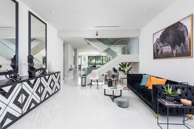 Building Photo - 850 Washington St