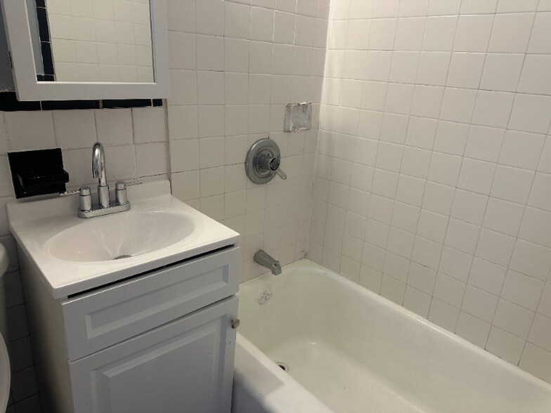 Building Photo - 129 3rd St