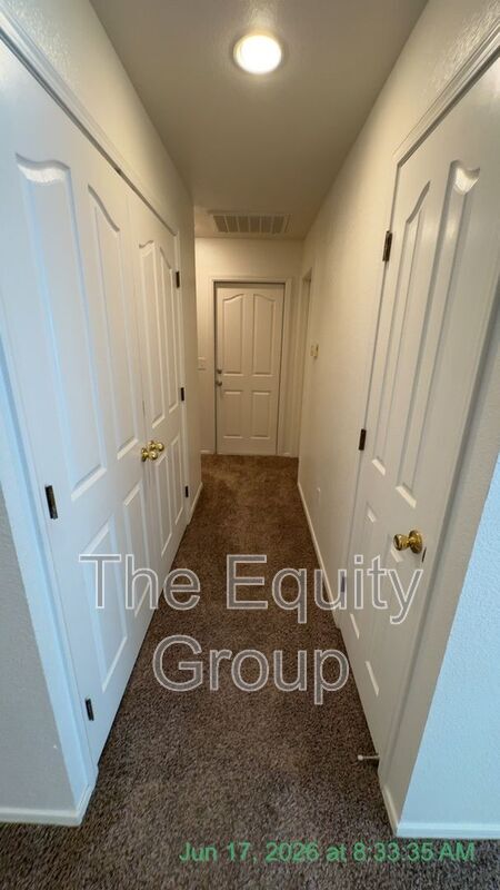 Building Photo - 1827 E Cambridge Ct