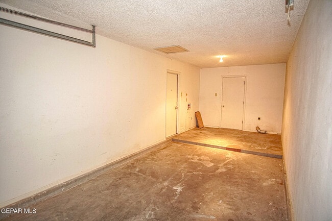 Building Photo - 8548 Arboleda Dr