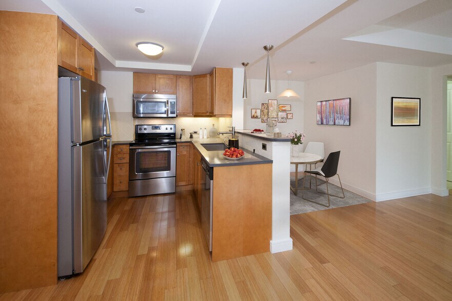 Building Photo - 1405 Beacon St