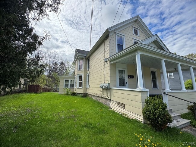Building Photo - 1714 Valley Dr