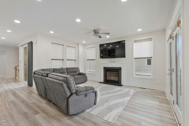 Building Photo - 22956 Aurora Vw Dr