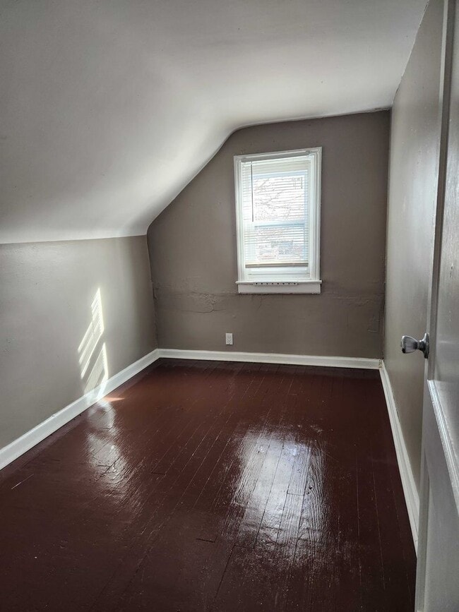 Building Photo - 1706 E Tabor St