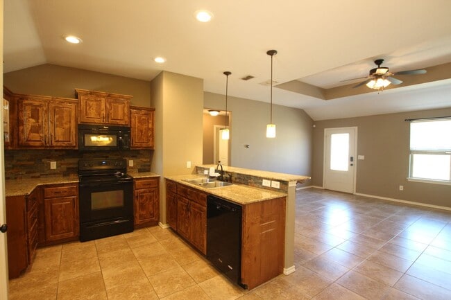 Building Photo - Tour Today! 3 Bedroom 2 Bath in Lindale ISD!