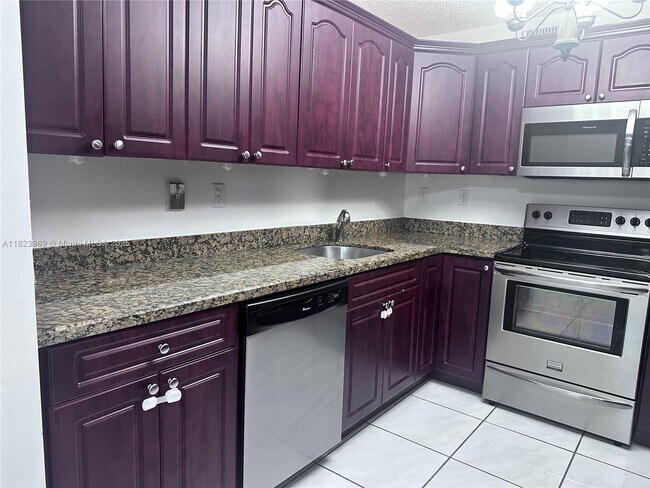 Building Photo - 8810 SW 123rd Ct