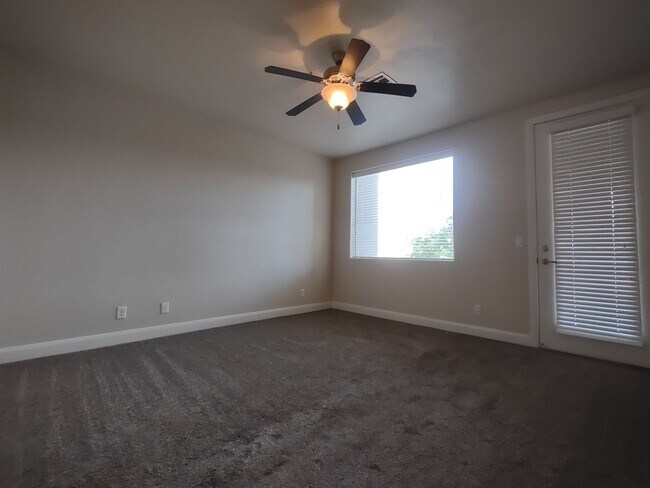 Building Photo - Desirable Black Rock Condo - Quite/Peaceful