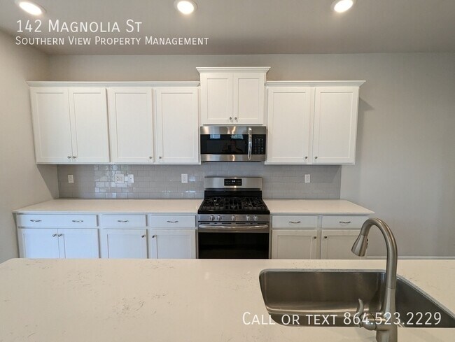 Building Photo - 142 Magnolia St