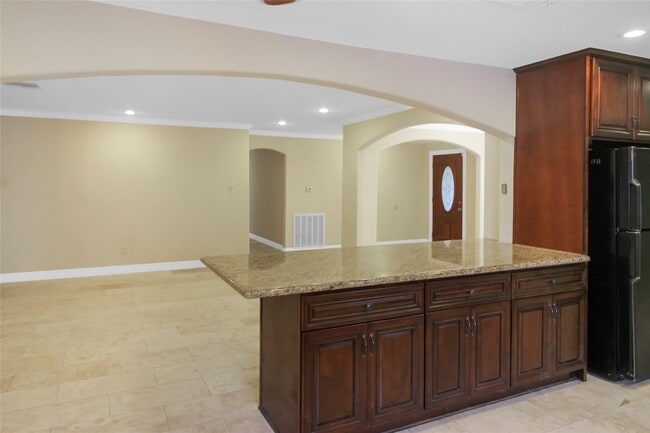 Building Photo - 5738 Willowbend Blvd
