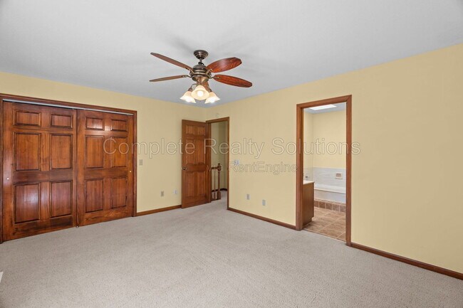 Building Photo - 254 Carmel Woods Dr