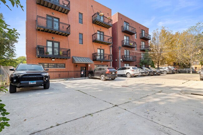 Building Photo - 1441 N Wicker Park Ave