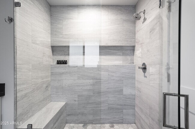 Building Photo - 4633 N 49th Pl