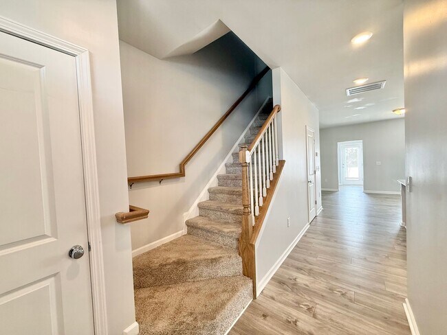 Building Photo - **OFFERING REFUNDABLE APPLICATION FEES & $100 MOVE IN PROMOTION** Modern 3BD, 2.5BA Clayton Townh...