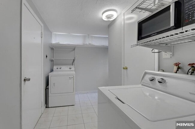 Building Photo - 95 Grove St