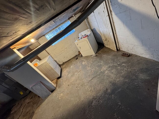 Building Photo - 800 S Depeyster St