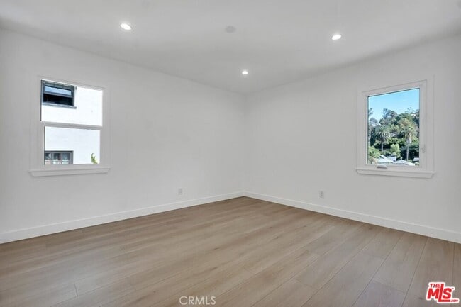 Building Photo - 2222 Valentine St