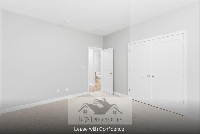 Building Photo - 925 Dawson Creek Way