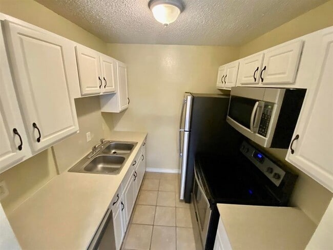 Building Photo - 6801 Camden Ln