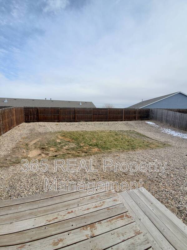 Building Photo - 644 School House Dr