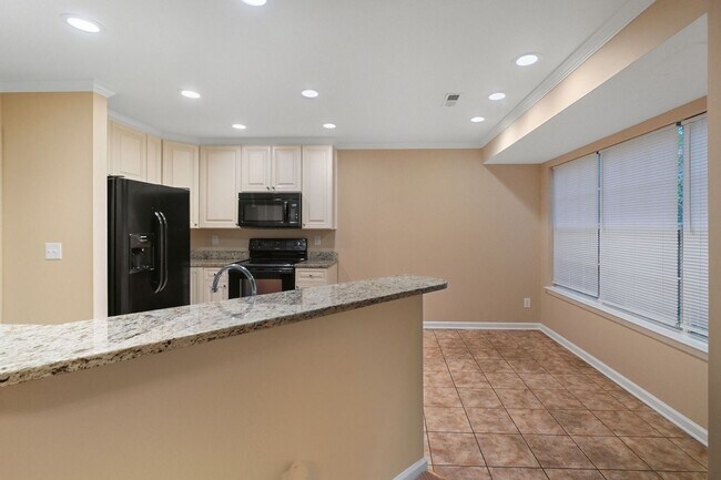 Building Photo - Charming 3BR House with Big bonus room ove...