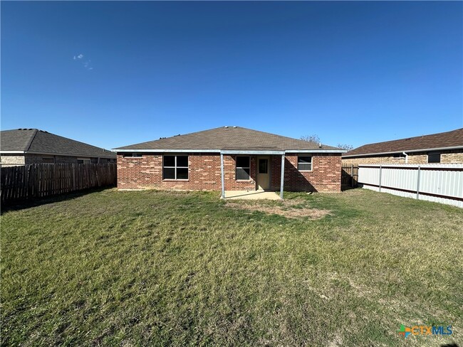 Building Photo - 3606 Lakecrest Dr