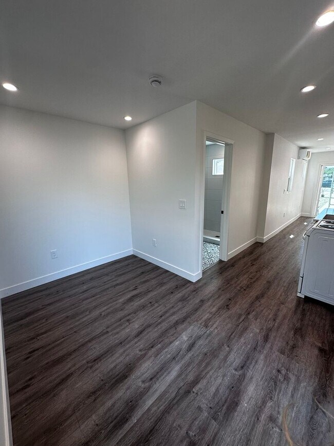 Building Photo - 611 Silver Strand Blvd