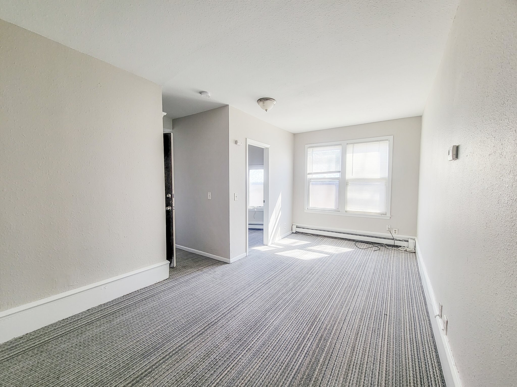 Building Photo - 644 Van Buren St NE