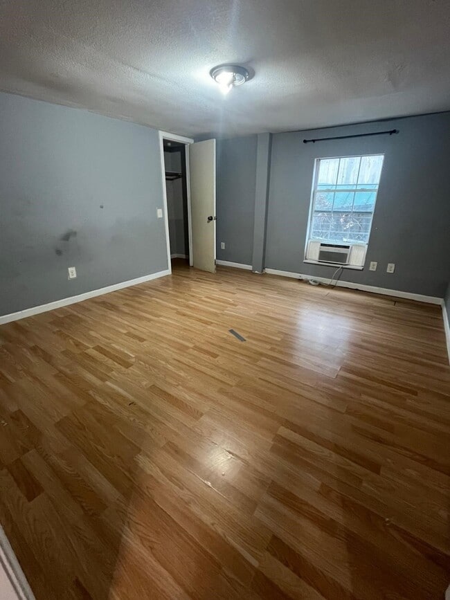 Building Photo - 2152 William Tell St